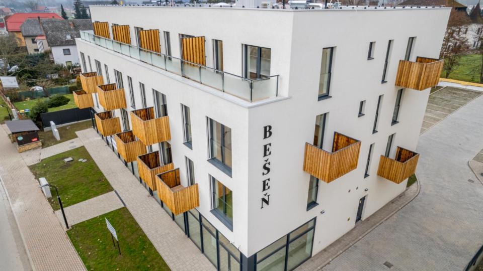 Apartman Nad Riekou Bešeňová Dış mekan fotoğraf
