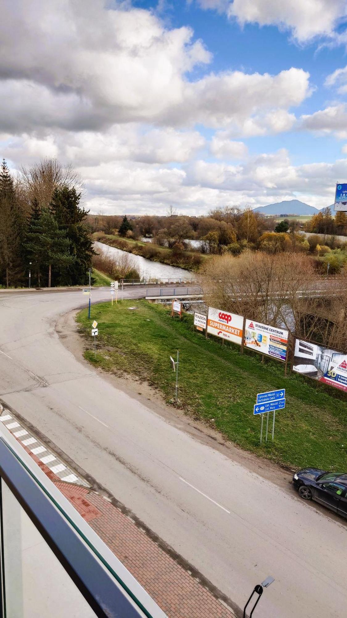 Apartman Nad Riekou Bešeňová Dış mekan fotoğraf